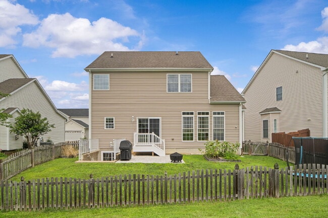 Building Photo - Welcome home to this well-maintained 4-bedroom, 2.5-bath home that offers space to grow!