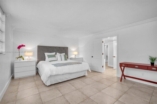 Building Photo - 611 Ocean Dr