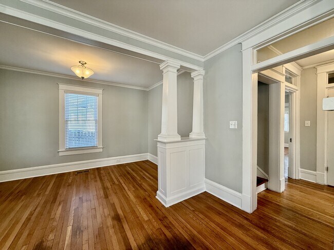 Building Photo - 107 W Geer St