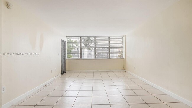 Building Photo - 2175 NE 170th St