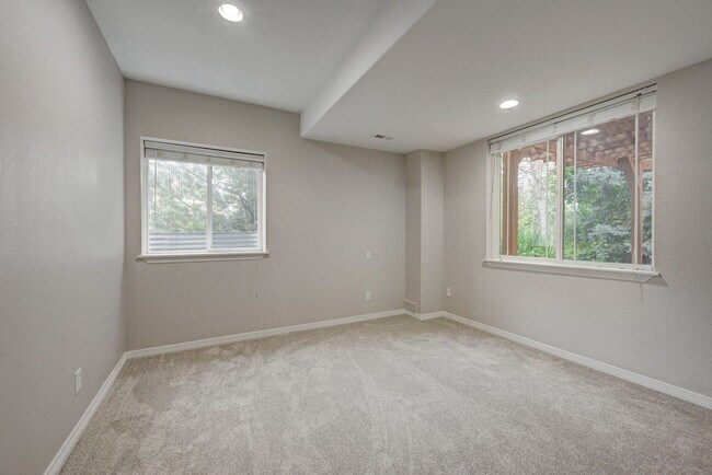 Building Photo - 5 bedroom, 4 1/2 bath, with 3 car garage in Cherry Creek School District