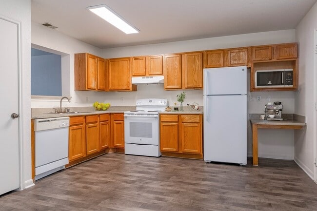 Building Photo - Country Ranch Apartments