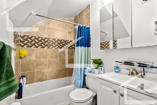 Building Photo - Huge one bed one bath in Brighton...
