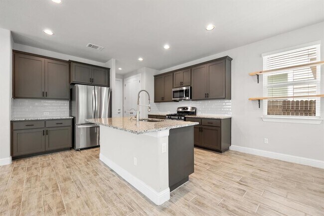 Building Photo - 173 Riverhill Dr