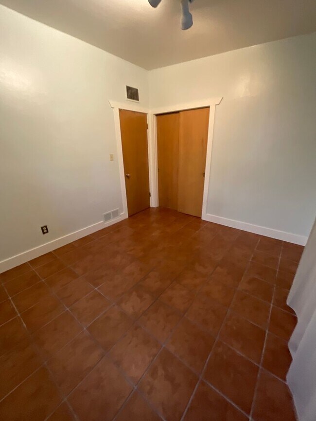 Building Photo - Eastside home with privacy on cul-de-sac