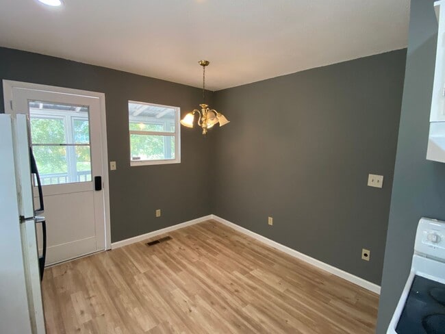 Building Photo - Ringgold 2 Bed 1 bath Screened in Porch, Oversized Workshop