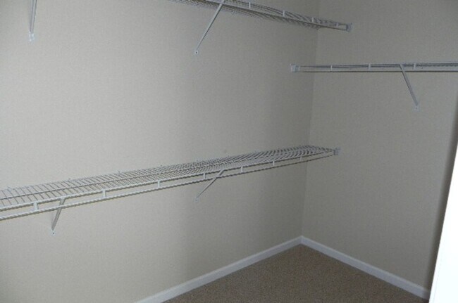 Building Photo - 4 Bedroom - Near Ft Moore