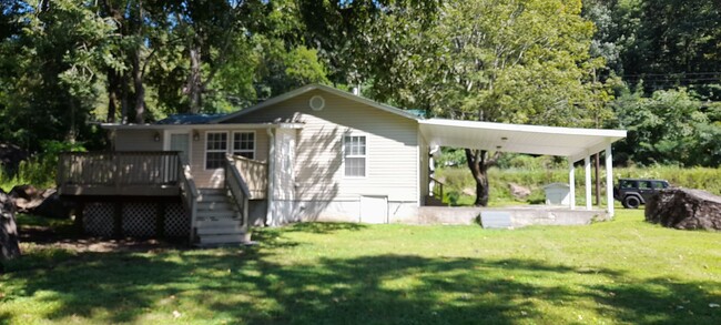 Building Photo - Coming in March - 3 bedroom 1 bath home lo...