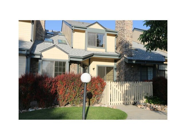Building Photo - Spacious 3 bed 2 bath Townhome for Rent in Arvada