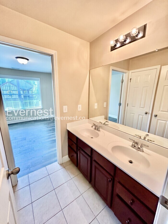 Building Photo - 1656 Danbury Parc Pl