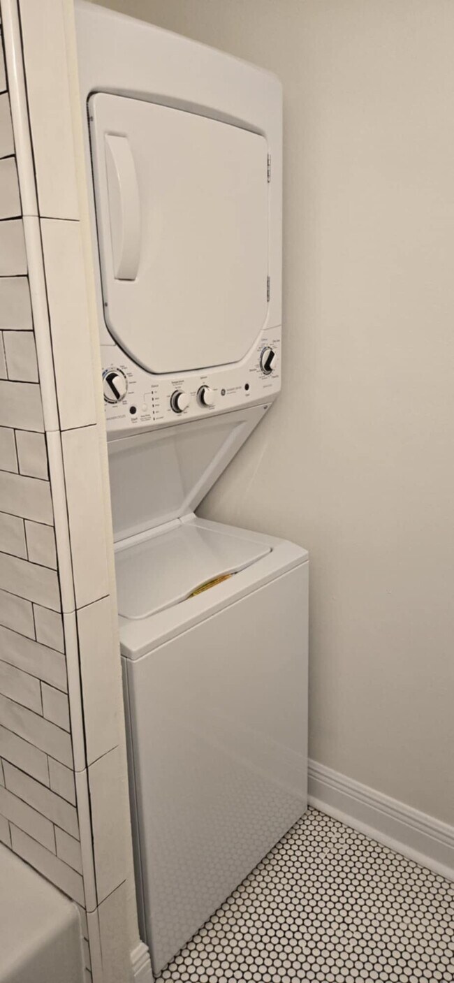 Laundry - 3728 Constance St