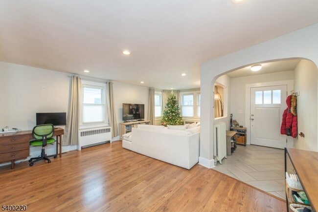 Building Photo - 38B Park Ave