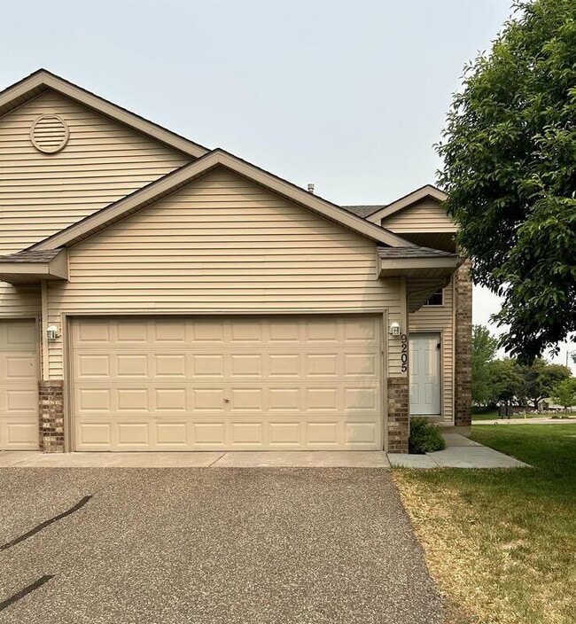 Building Photo - 9205 Orchard Cir