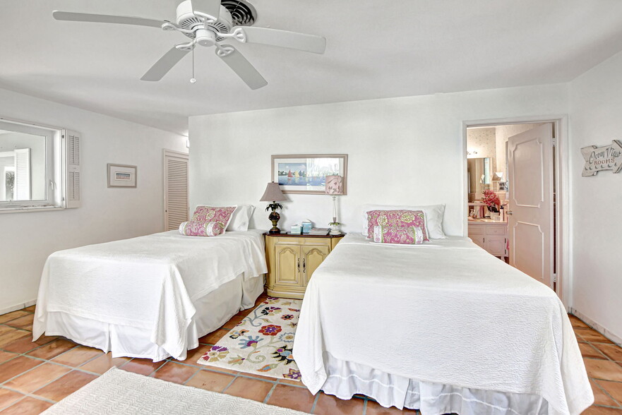 Bedroom with two double beds - 1350 Spanish River Rd