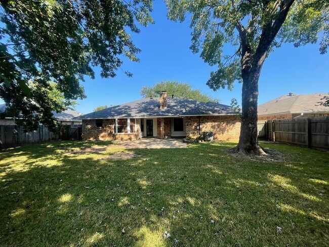 Building Photo - Must See! Welcoming Home In Greenacres Place!