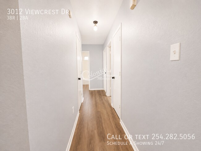 Building Photo - 3012 Viewcrest Dr