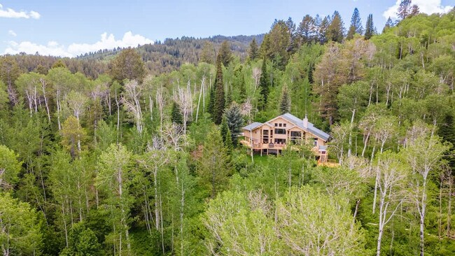 Building Photo - 7855 Pine Tree Rd
