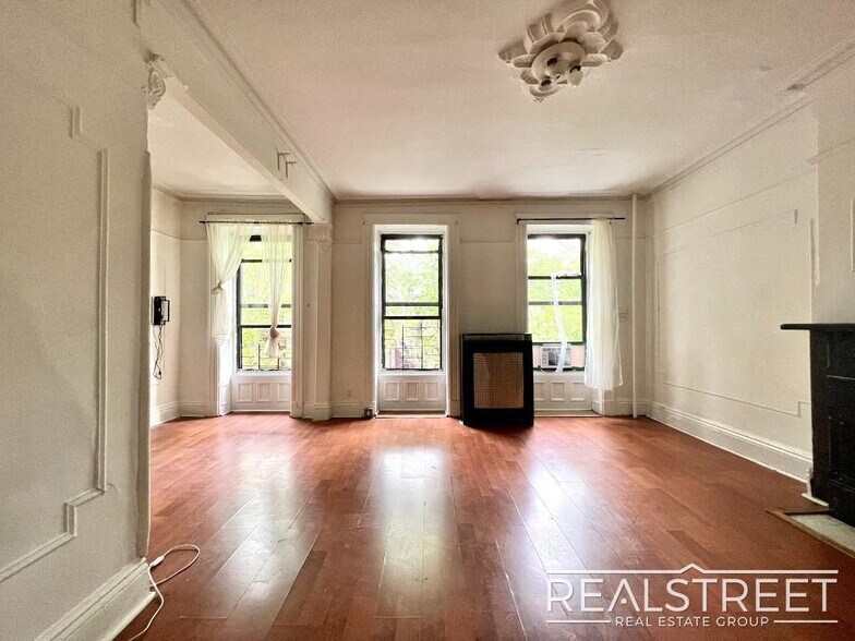 Building Photo - Charming 1 BED in Bed Stuy Brownstone!