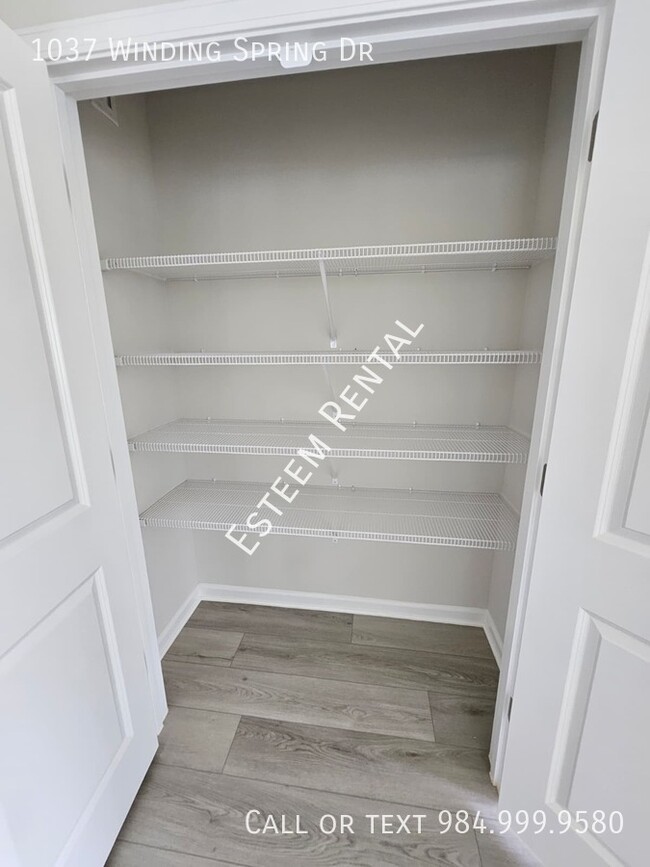 Building Photo - 1037 Winding Spg Dr