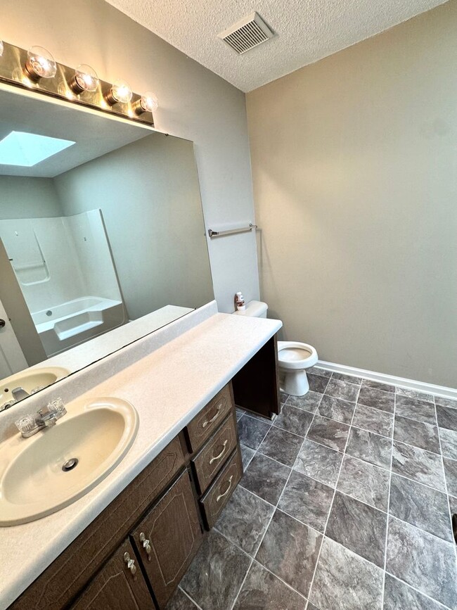 Building Photo - 336 Candlebrook Dr