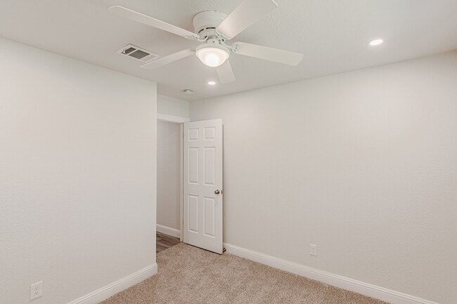 Building Photo - 3402 Gary Ln