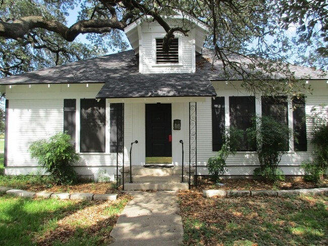 Building Photo - Charming Remodeled Home