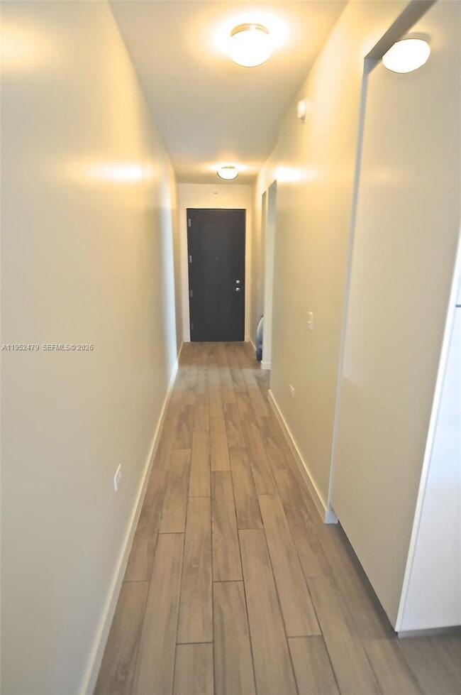 Building Photo - 999 SW 1st Ave