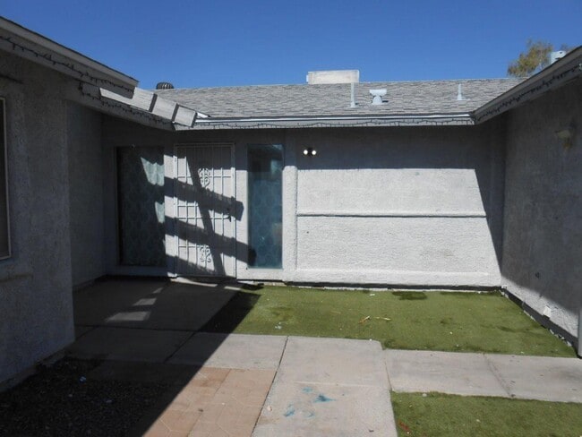 Building Photo - Spacious Single Story Home near Lake Mead ...
