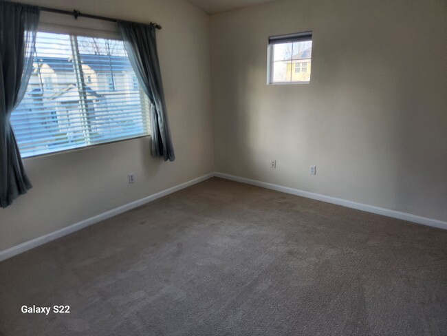 Building Photo - Immaculate Two story,  1 Bedroom, 1 Bathro...