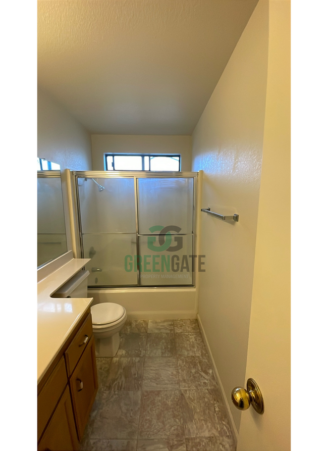 Building Photo - Gate Community 2 Bedroom Condo Availabilit...