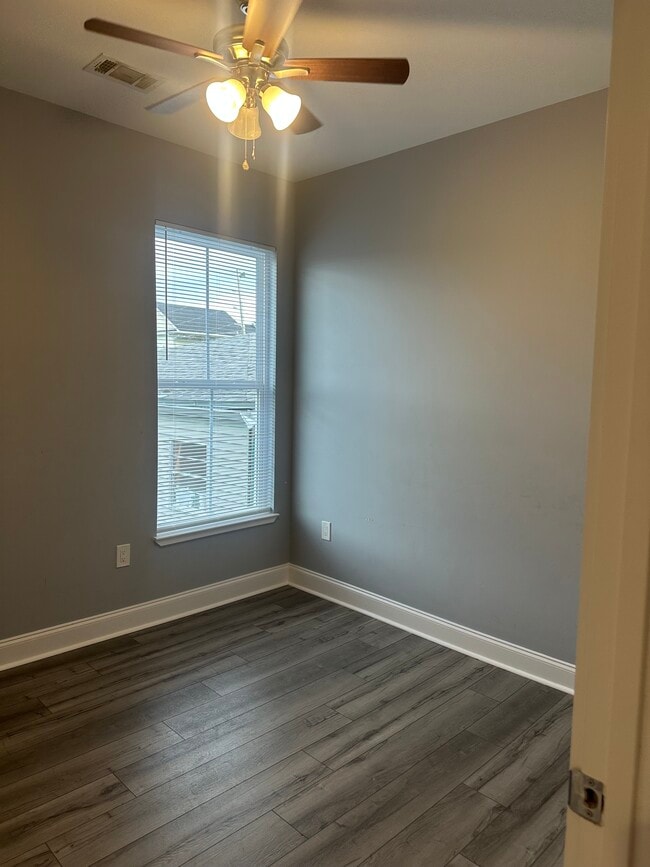Building Photo - 1520 Sere St