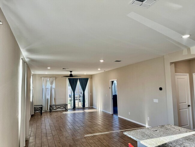 Building Photo - 17388 W Country Club Terrace