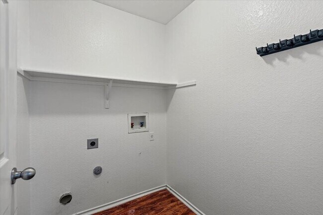 Building Photo - 17912 Aleppo Pine