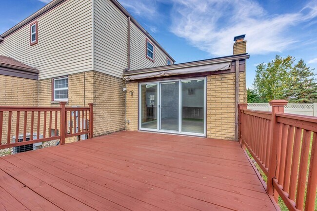 Building Photo - 197 Kings Way