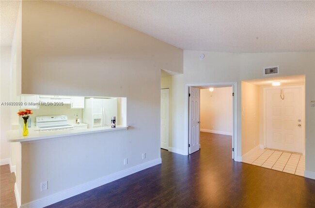 Building Photo - 9855 Westview Dr