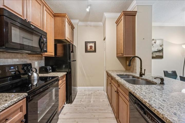 Building Photo - 720 S Sapodilla Ave