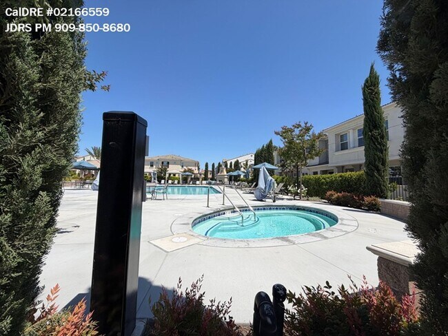 Building Photo - Eastvale 4 Bedroom Condo