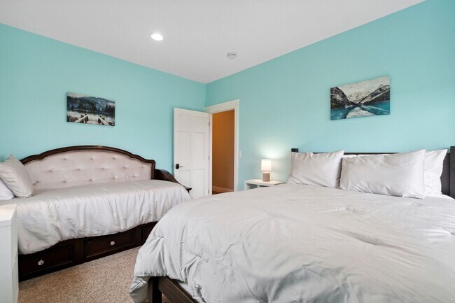 Building Photo - 5-bedroom, 3-bathroom furnished home in Ka...