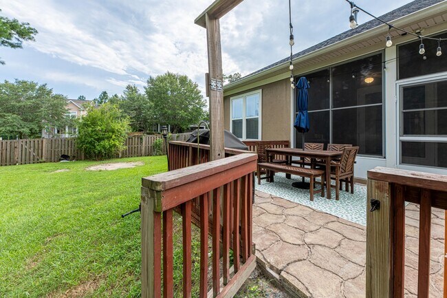 Building Photo - 5697 Burnside Cir