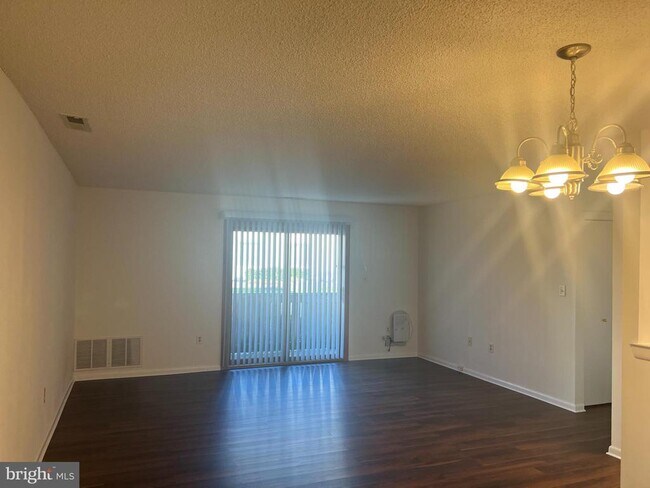 Building Photo - 1019 Ravens Crest Dr