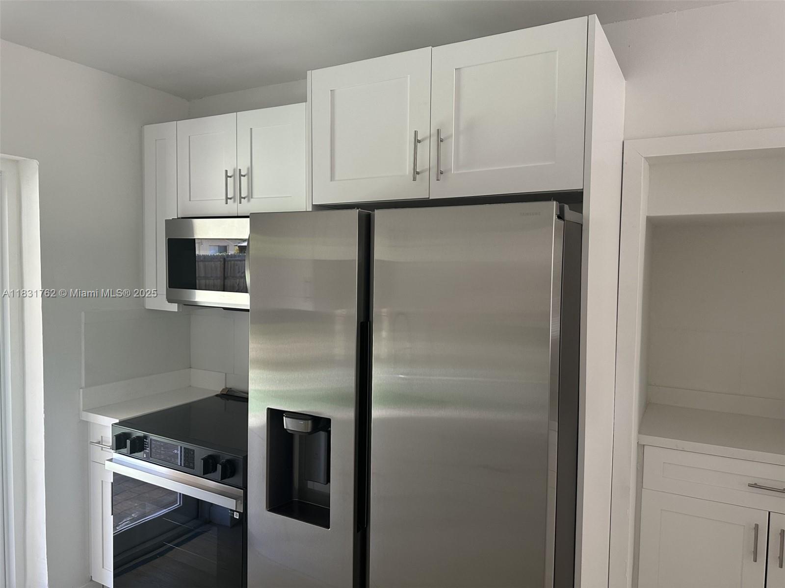 Building Photo - 1754 NE 48th Ct