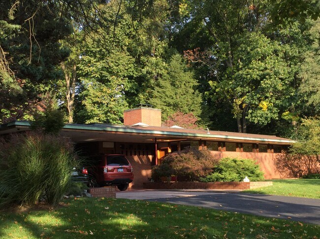Primary Photo - 2417 Londonderry Rd