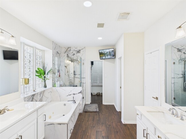 Building Photo - 5810 Parkdale Ct