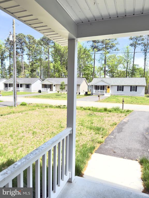 Building Photo - 65 Oak Ln