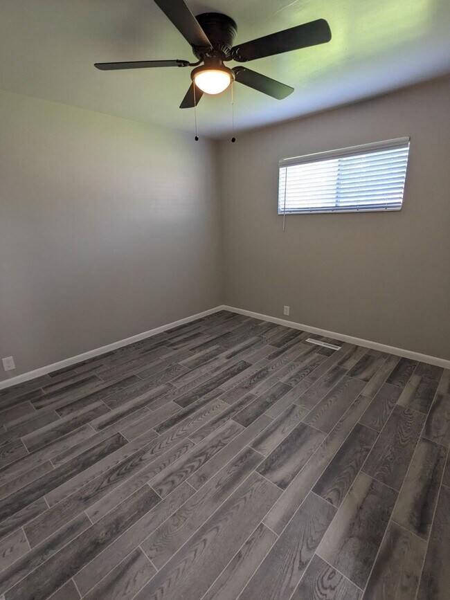 Building Photo - 1100 E
