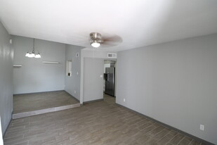 Building Photo - 931 S Casitas Dr