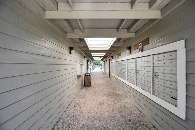 Building Photo - 2379 Briarwest Blvd
