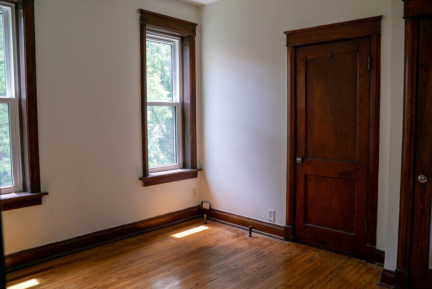 Building Photo - 2601 S Kingshighway Blvd