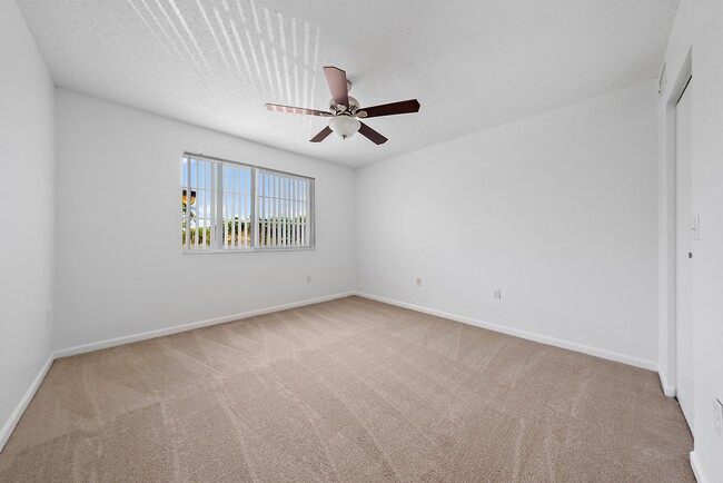 Building Photo - 7912 Sonoma Springs Cir