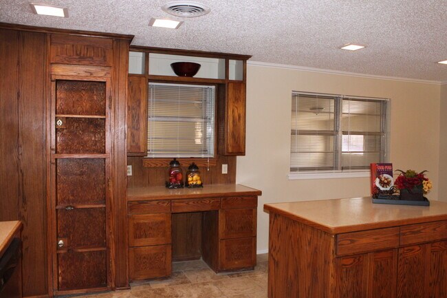 Building Photo - PRE-LEASING For August! 4 Bedroom/ 2 Bath Updated house close to TTU and LCU